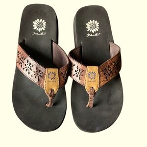 Yellow Women's Box Brown Sandals size 9 comfort Flip Flops Summer